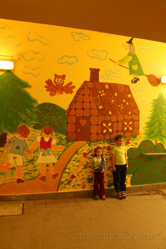 2012-08-28_12-29_06.jpg - Máme na nádraží nově vymalovaný úžasně pohádkový podchod